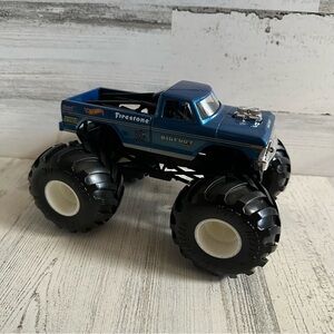 HOT WHEELS Monster Trucks BIG FOOT 1:24 Scale Diecast Bigfoot